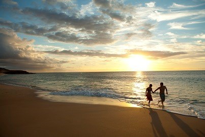 HI, Molokai sunset Papohaku Beach credit HTA Dana Edmunds