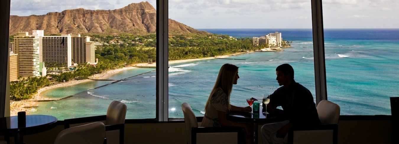 HI, Oahu couple overlook Diamond Head, credit HTA Tor Johnson